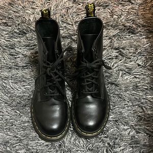 Doc Marten- Smooth Leather Lace Up Boots